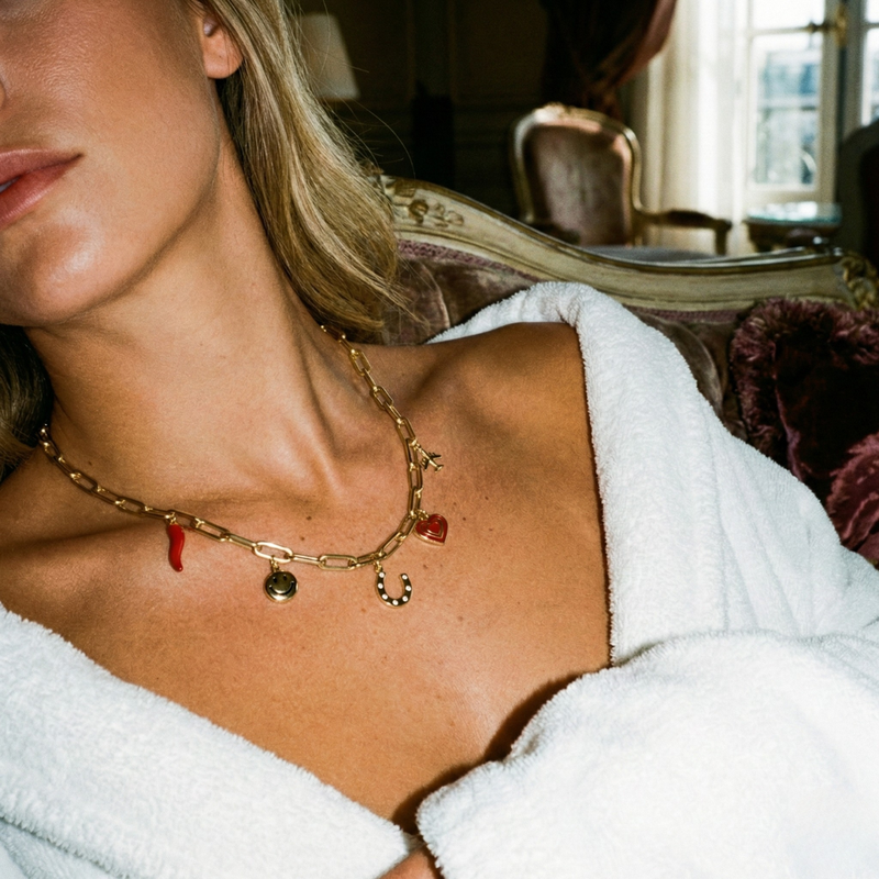 2. WÄHLE BIS ZU 7 CHARMS